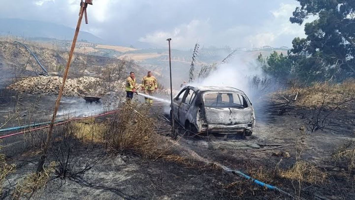 Hatay'da Bahçede Çıkan Yangın Otomobil ve Serayı Kullanılmaz Hale Getirdi