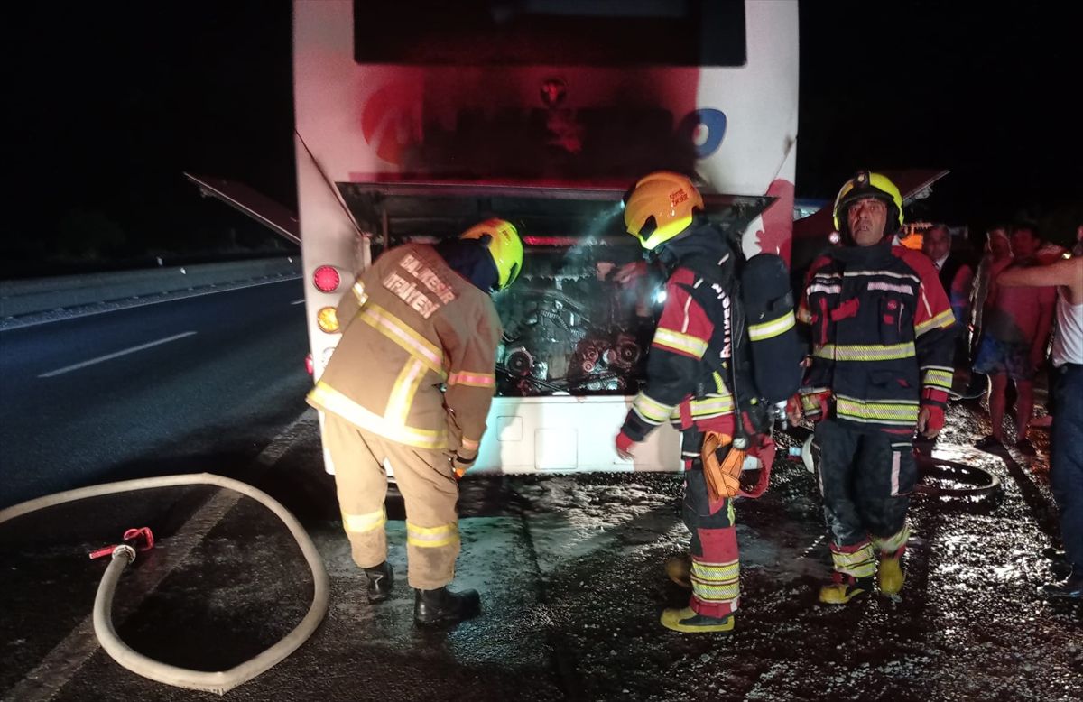 Balıkesir'de yolcu otobüsünde yangın