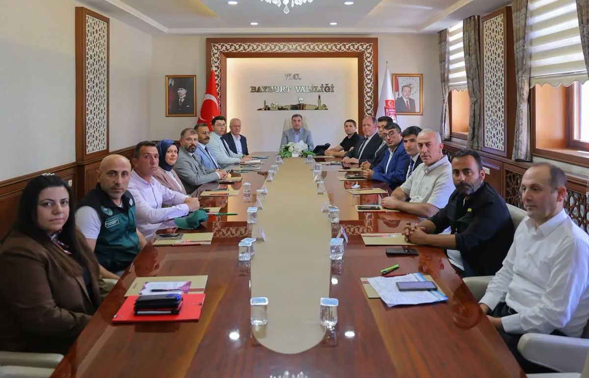 Bayburt Valisi Mustafa Eldivan başkanlığında İl İstihdam ve Mesleki Eğitim Kurulu toplantısı.