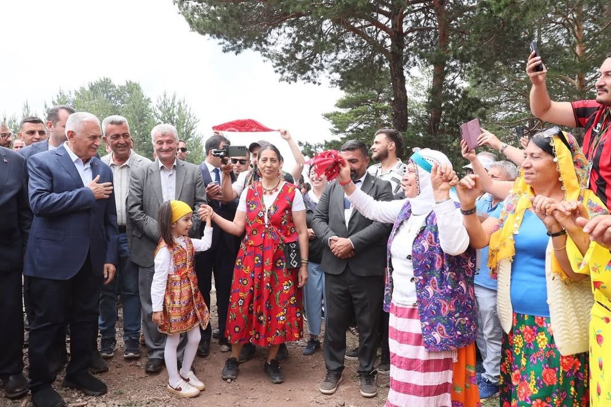 Binali Yıldırım, Erzincan'daki Orçul Festivali'nde Vatandaşlarla Buluştu