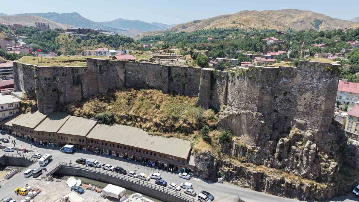 Bitlis Kalesi'ndeki kazıların %95'i tamamlandı