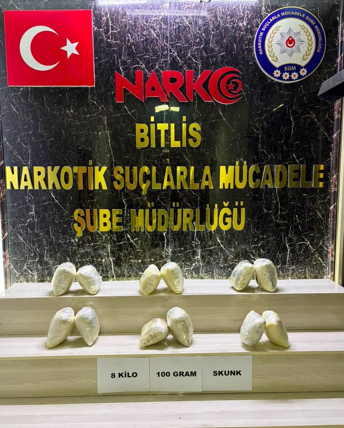 Bitlis'te 8 kilo skunk ele geçirildi, 2 tutuklama