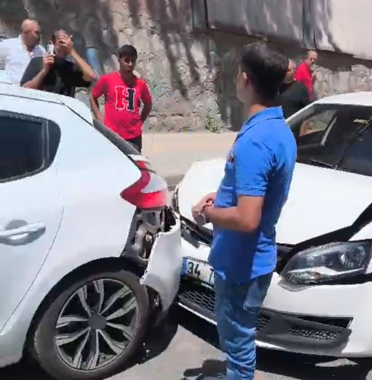 Bitlis'te İki Araç Çarpıştı: Yaralı Yok