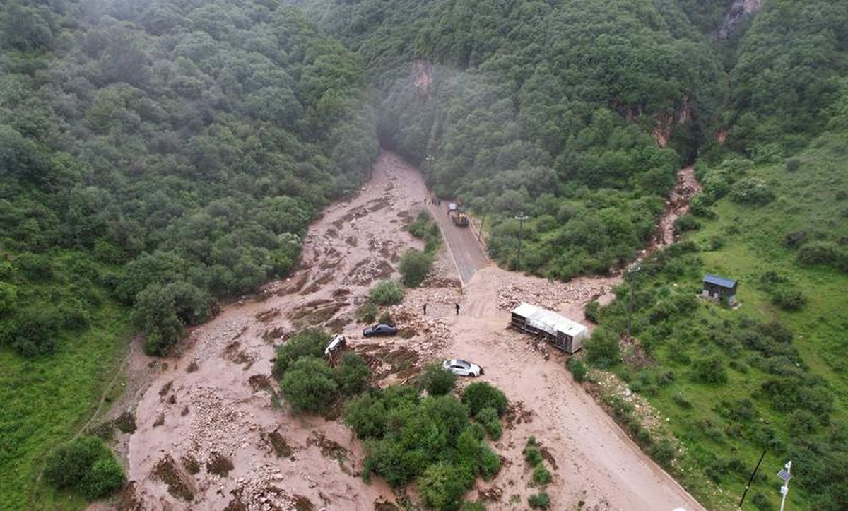 Gansu'da Şiddetli Sel: 10 Kişi Hayatını Kaybetti, Arama Kurtarma Çalışmaları Sürüyor