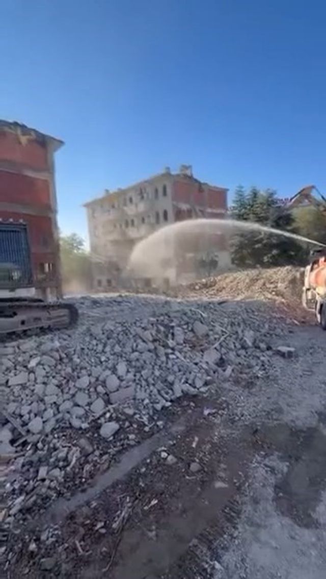 elazig da 5 katli bina korna sesi ile yikildi 20092548 o