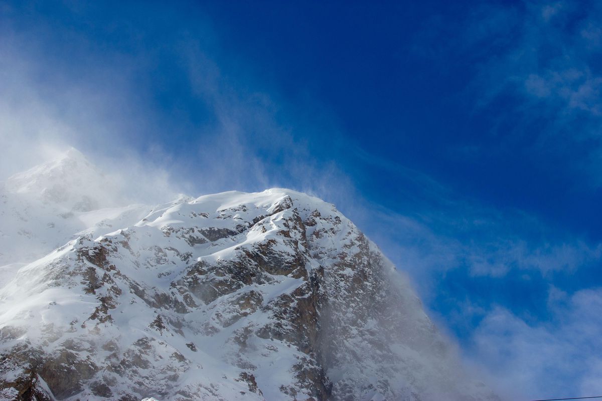 Elbruz Dağı'nda Fırtına: 5 Dağcı Hayatını Kaybetti