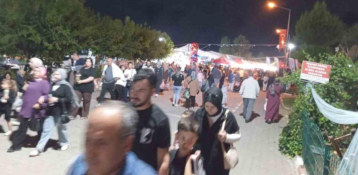 Gediz Tarhana Festivali'nde Tarihi Yoğunluk: Binlerce Kişi Akın Etti