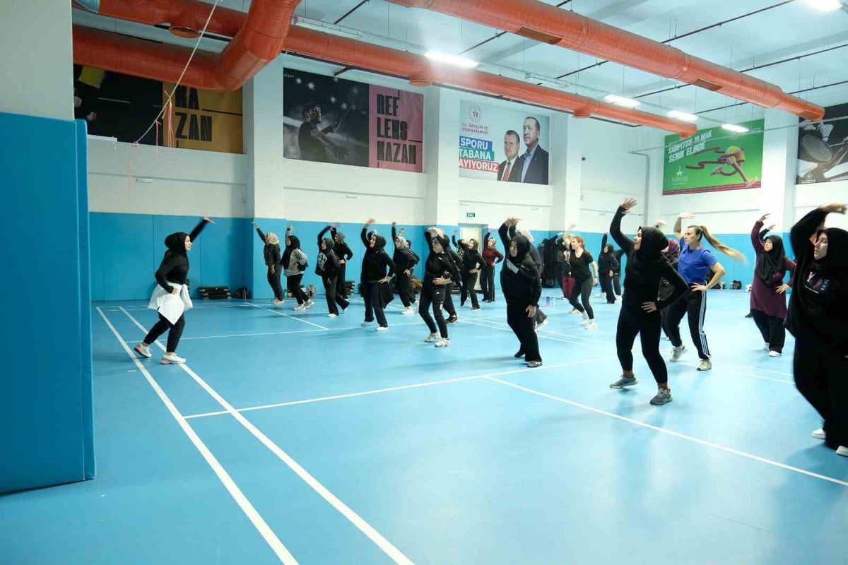 Erzincan'da GSB Yaz Spor Okulları'na bin 516 sporcu katılıyor