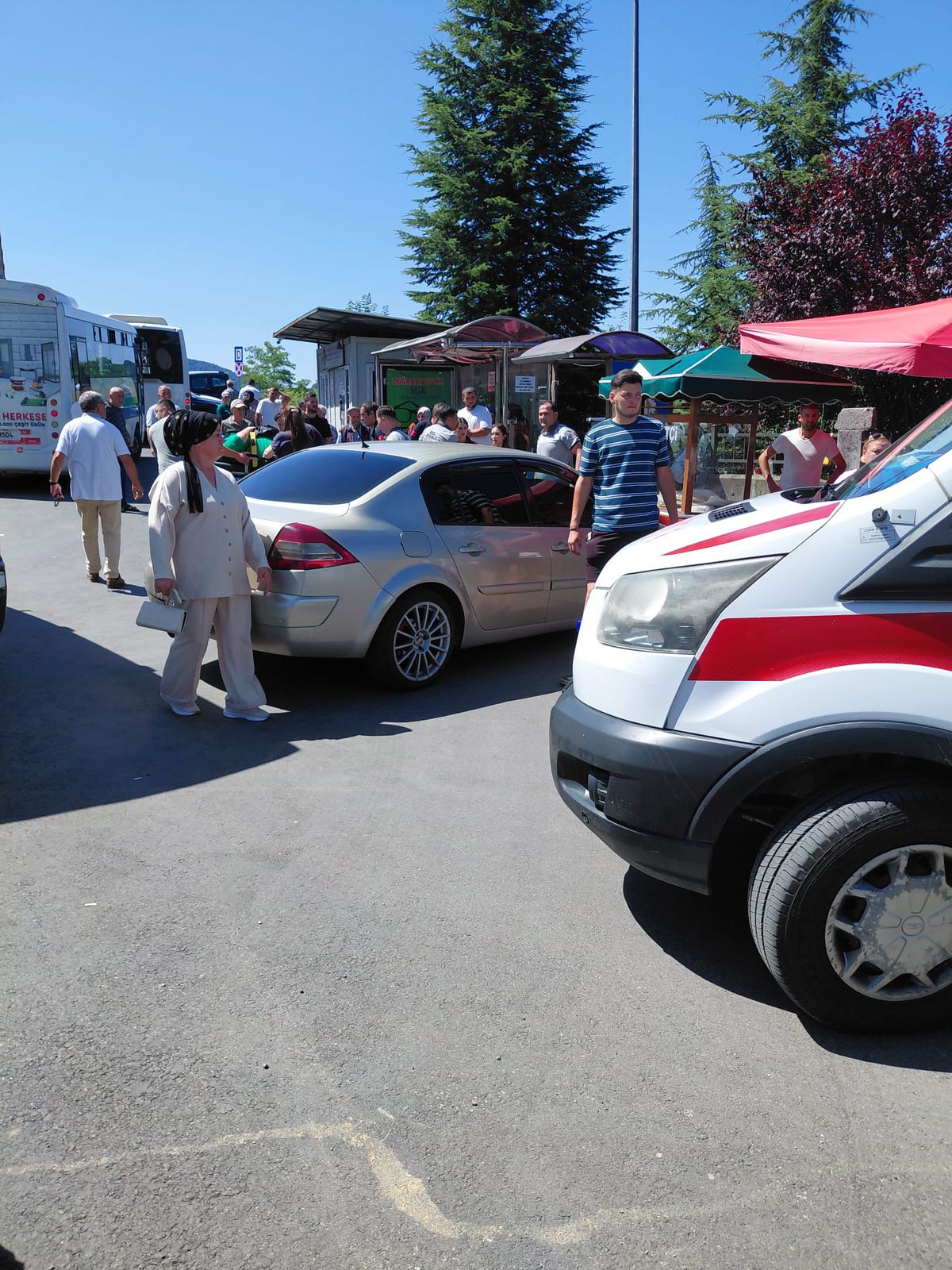 Ereğli'de El Freni Çekilmeyen Araç 5 Kişiyi Yaraladı