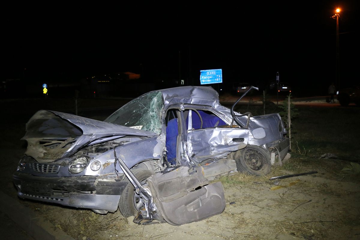 Malatya'nın Hekimhan ilçesinde meydana gelen trafik kazasında bir kişi öldü, bir kişi yaralandı.