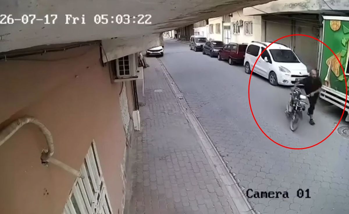 Kızıltepe'de Motosiklet Hırsızlığı Kamerada