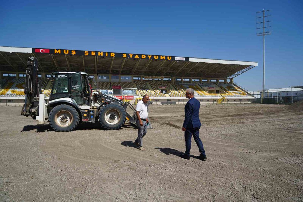 Muş Şehir Stadı'nın yenileme çalışmaları devam ediyor.