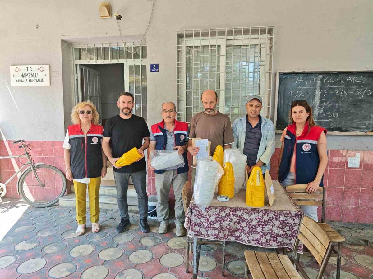Aydın'da çiftçilere 2 bin 500 kitlesel yakalama tuzağı dağıtıldı