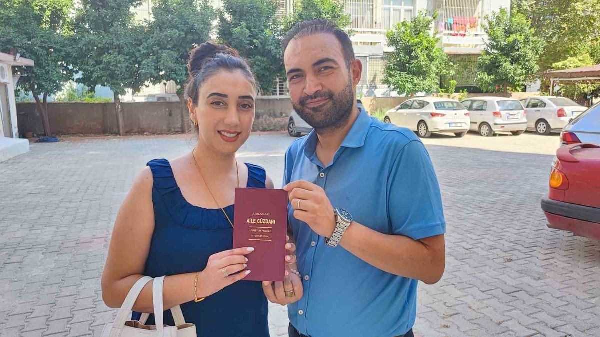 Öğretmen çiftten dolmuşla sıradışı düğün