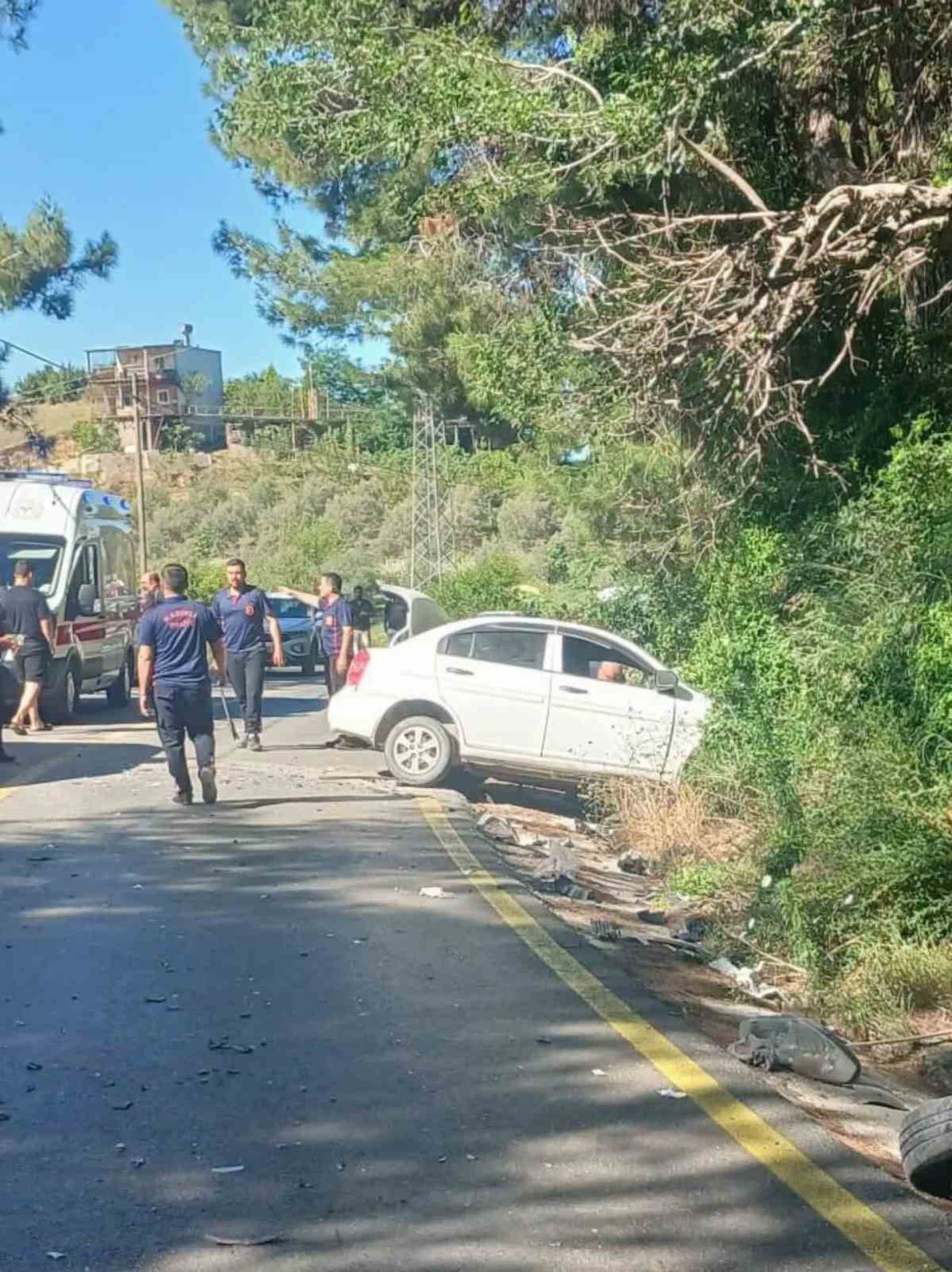 Kadirli'de tır-otomobil çarpışması: 1 ölü, 2 yaralı