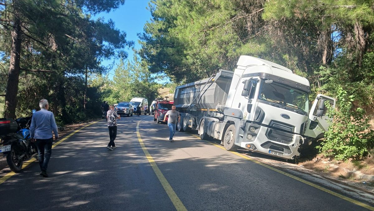 Osmaniye'de tır-otomobil çarpışması: 1 ölü, 1 yaralı