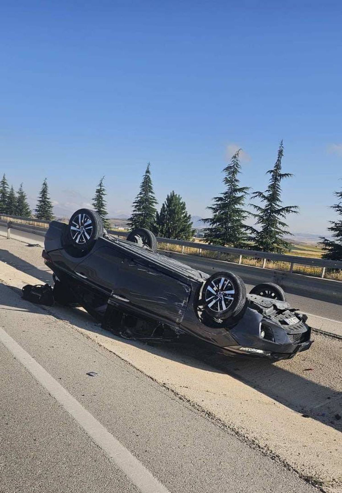 Afyonkarahisar'da otomobil devrildi: 5'i çocuk 8 yaralı