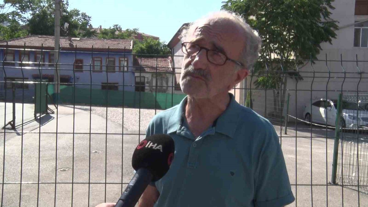 Bursa'da Tarihi Mezarın Üzeri Çakıl Taşlarıyla Kapatıldı: 'Vakıf Amacı Dışında Kullanım' İddiası