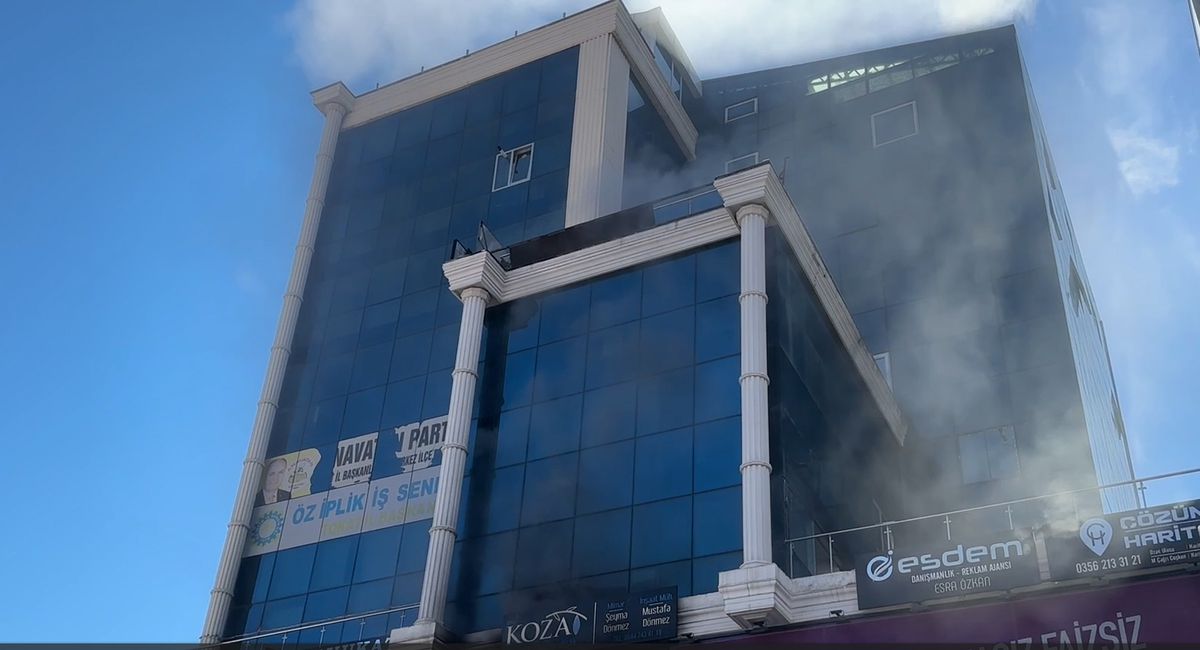Tokat'taki iş merkezinde yangın paniği