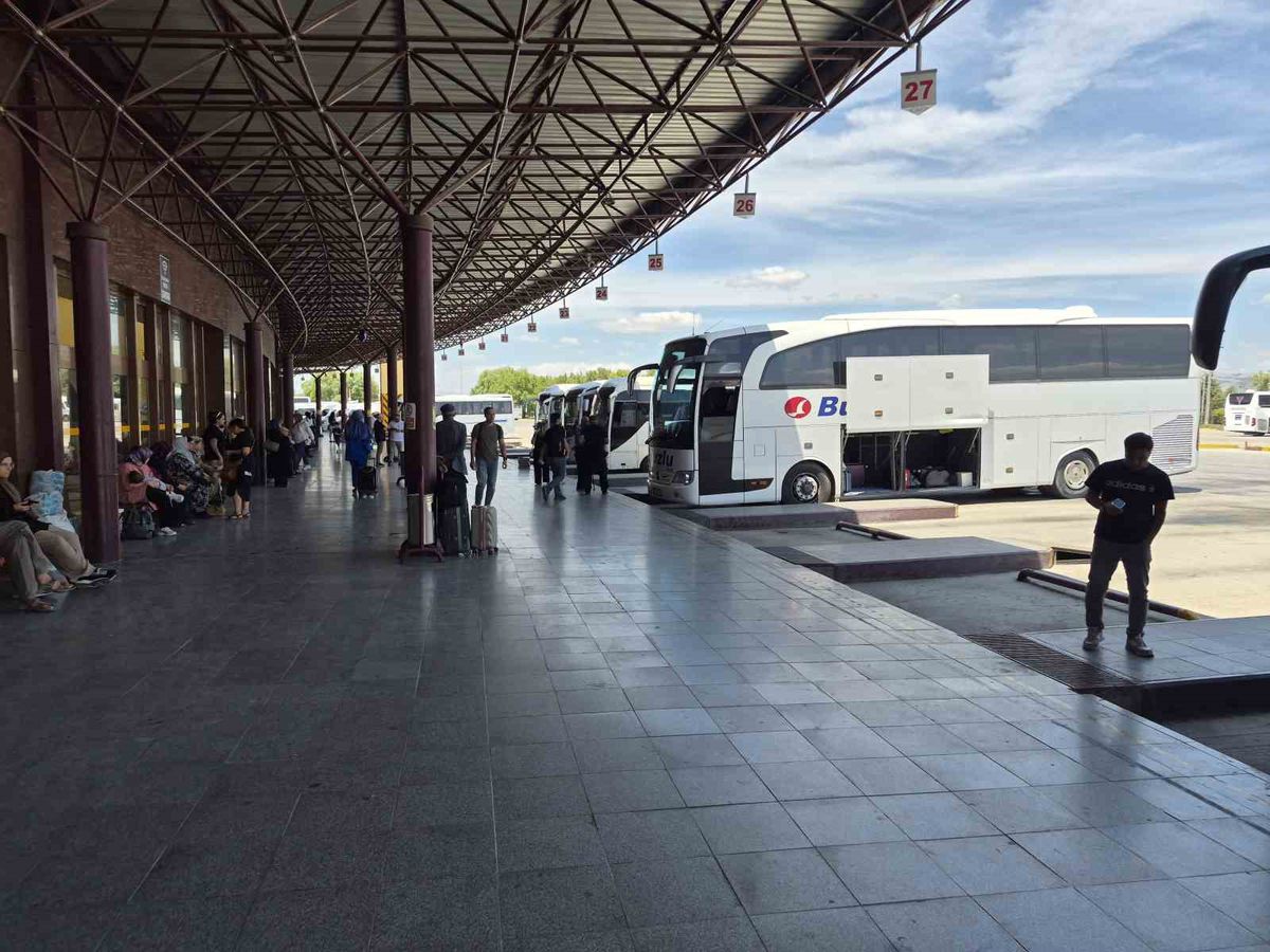 Otobüs Şirketleri Zor Durumda: Bilet Fiyatları Düştü Ama Seferler Boş
