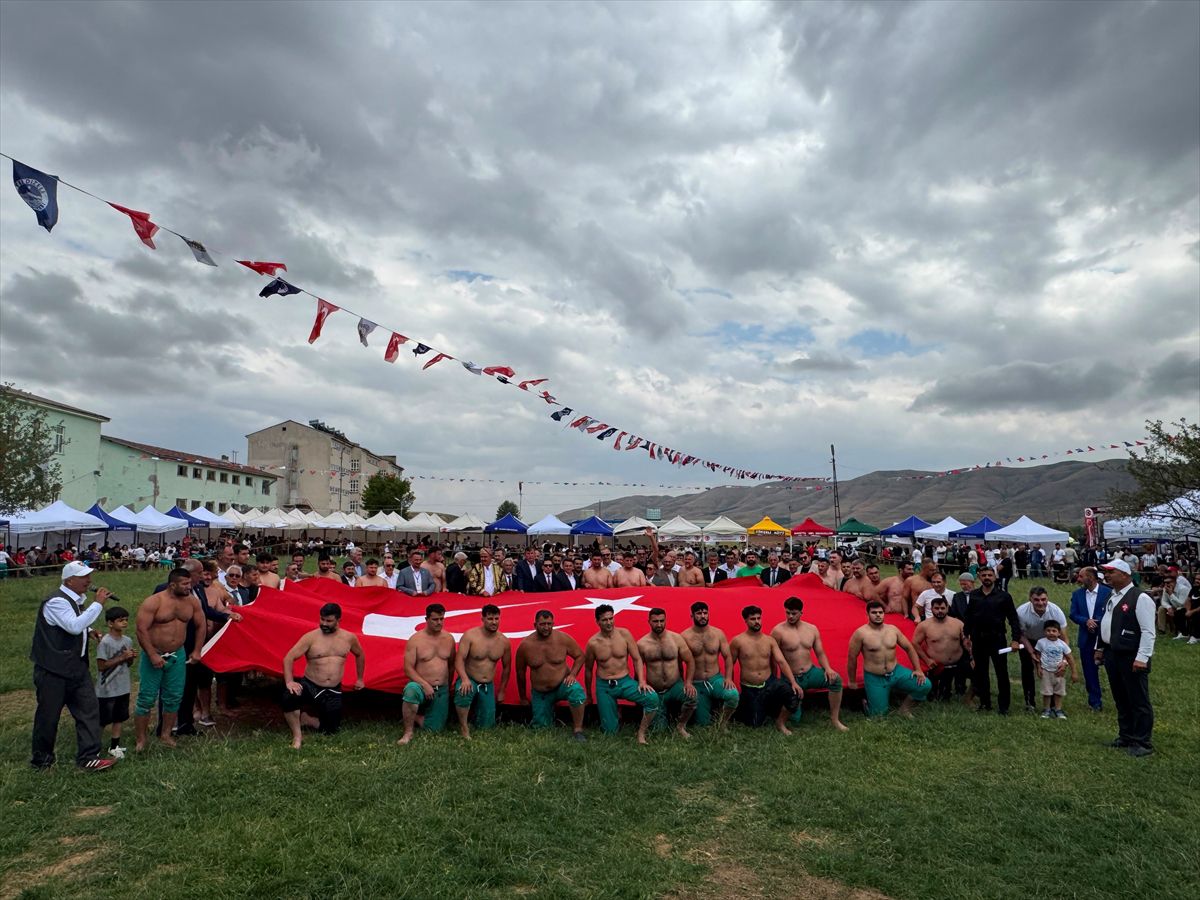 Yıldızeli'nde Karakucak Güreşleri Şenliği