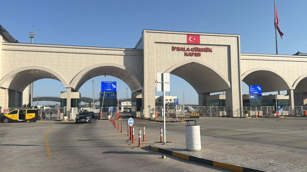 İpsala Sınır Kapısı'nda araç kuyruğu.