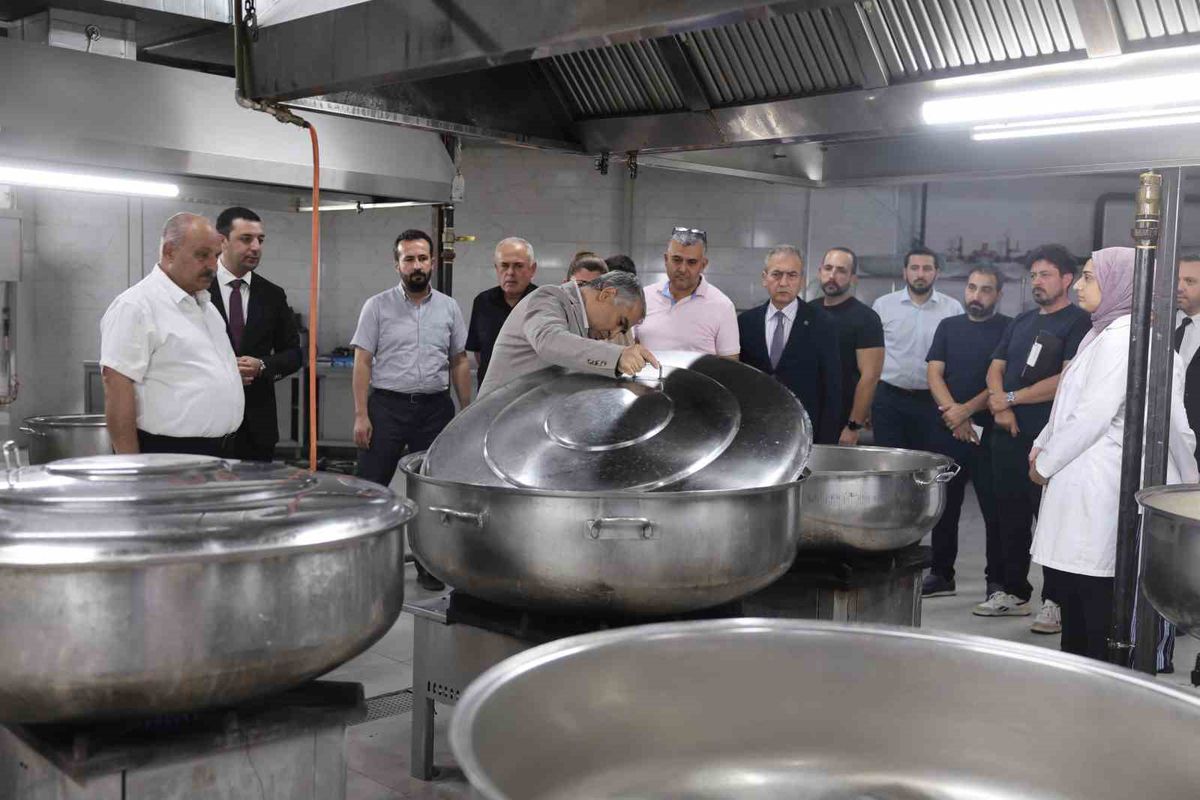 ADÜ Rektörü Kent, Yemekhane Hizmetlerini Yerinde İnceledi