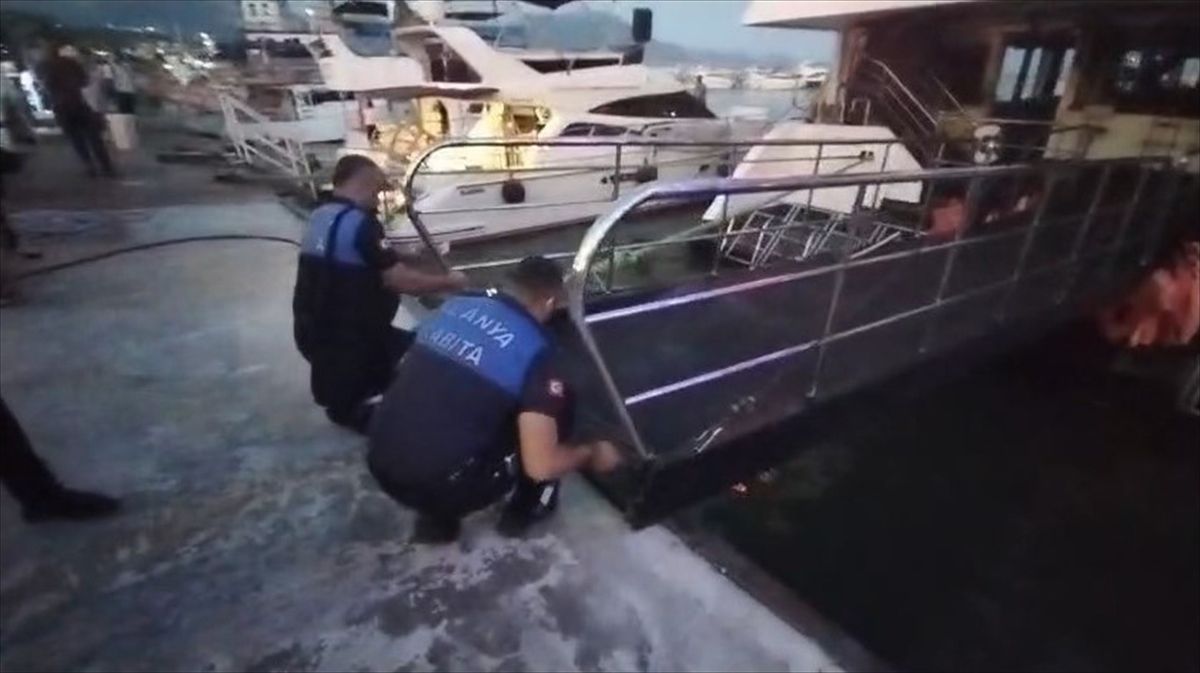 Alanya'da tur teknesi kavgası: 2 tekne mühürlendi