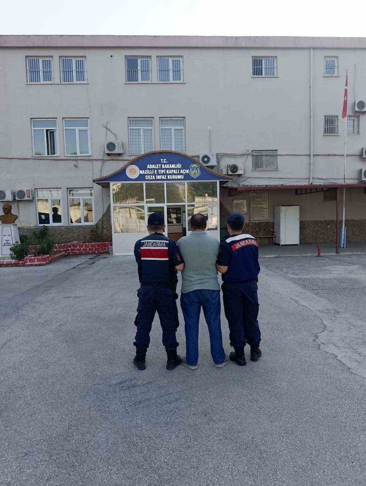Aydın'da Jandarmadan Kaçış Yok: 2 Hükümlü Kesinleşmiş Cezalarıyla Cezaevine Gönderildi