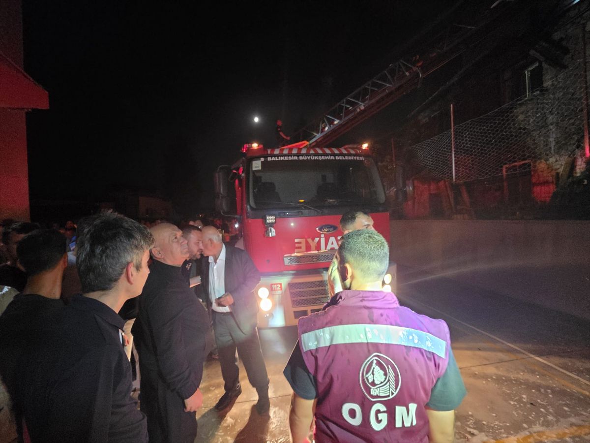 Dursunbey'de yangın: Bir ev kullanılamaz hale geldi