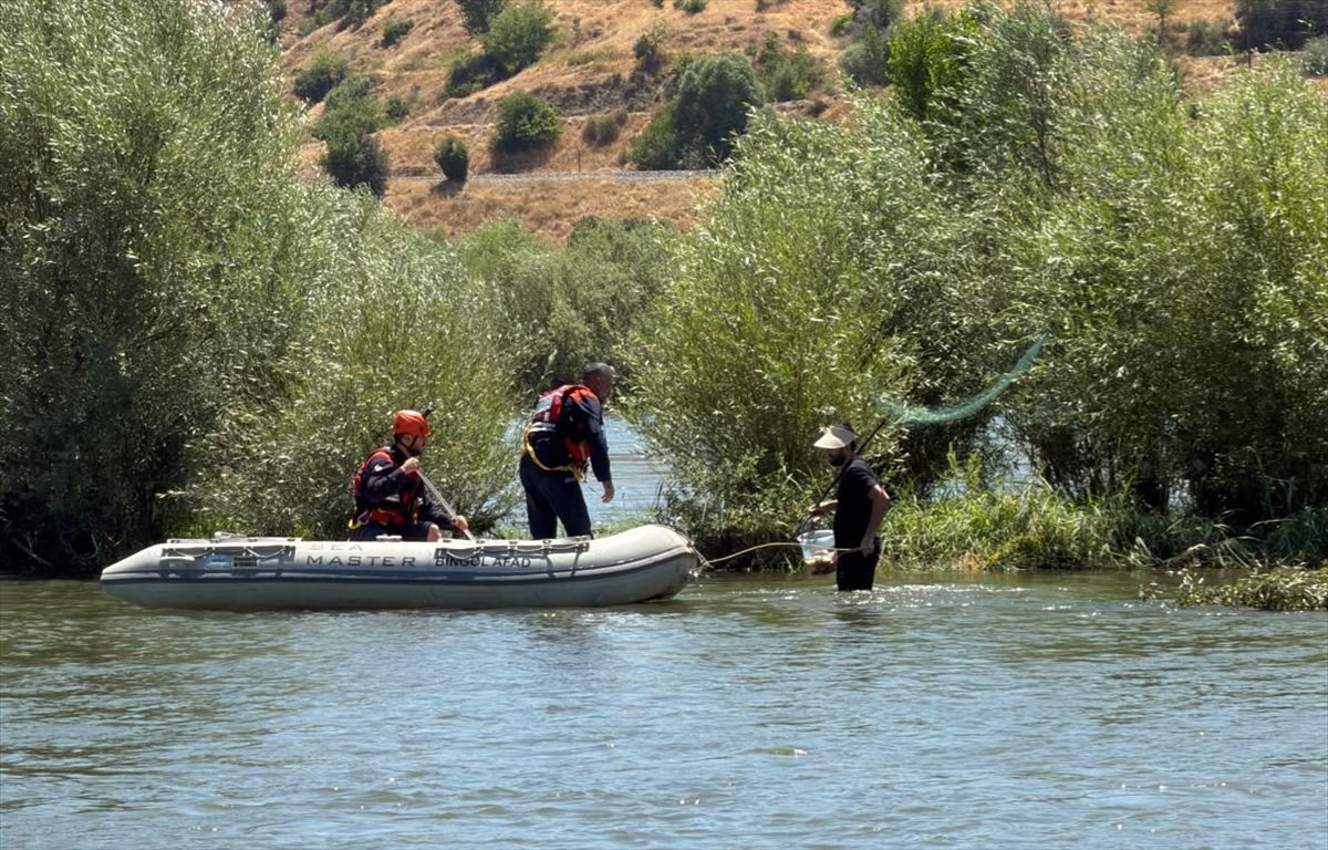 Bingöl'de nehir adacığında mahsur kalan kişi kurtarıldı
