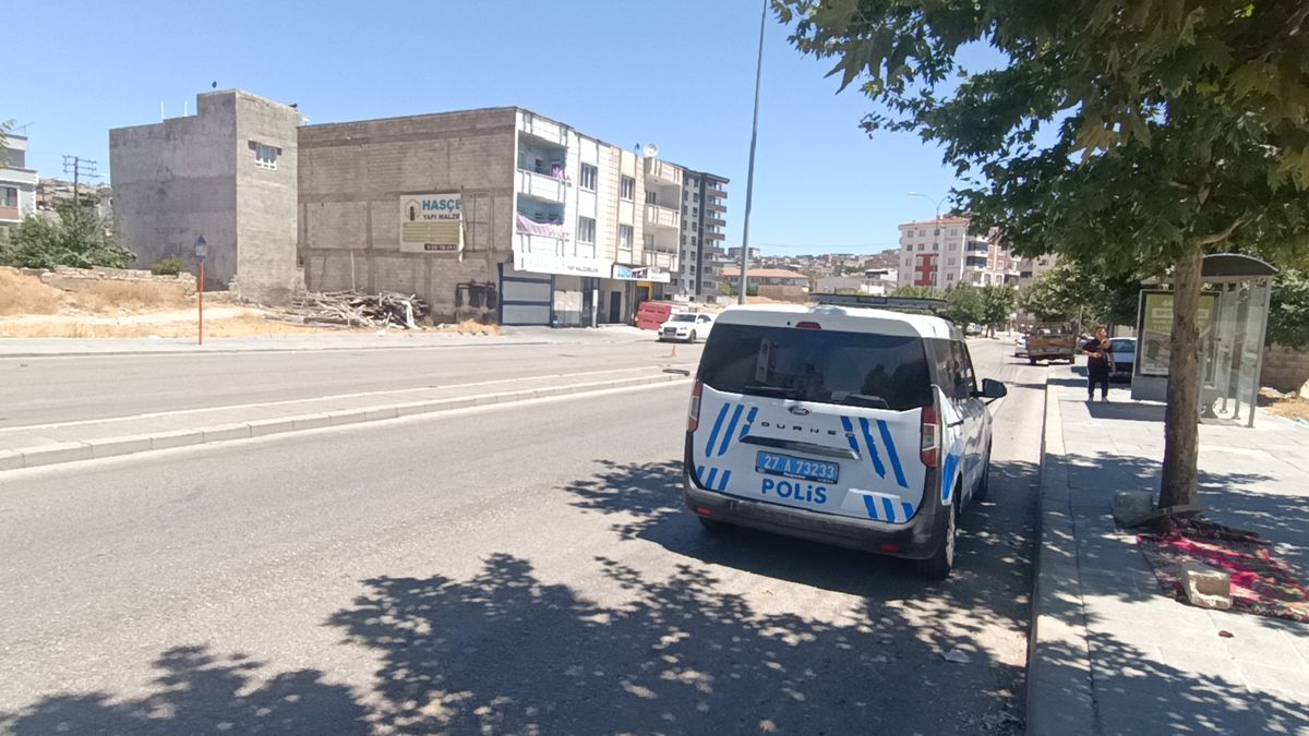 Gaziantep'te boşanma aşamasındaki eşini silahla vurup kaçtı