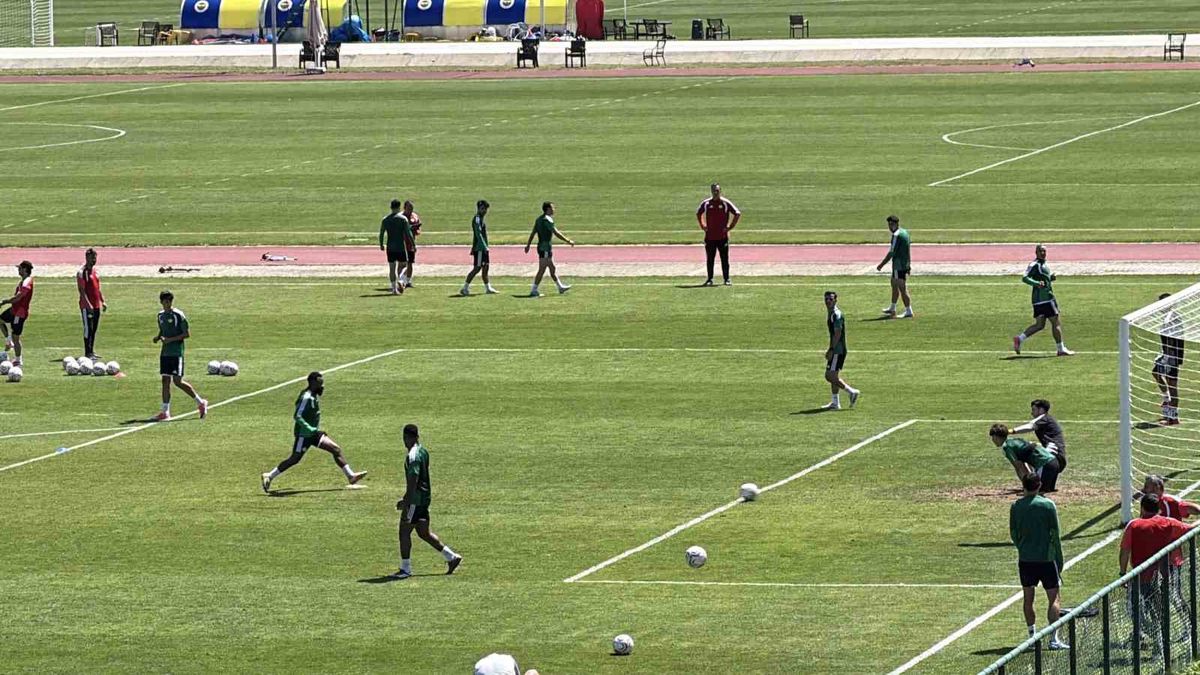 Esenler Erokspor, Düzce Topuk Yaylası'nda Yeni Sezona Hazırlanıyor