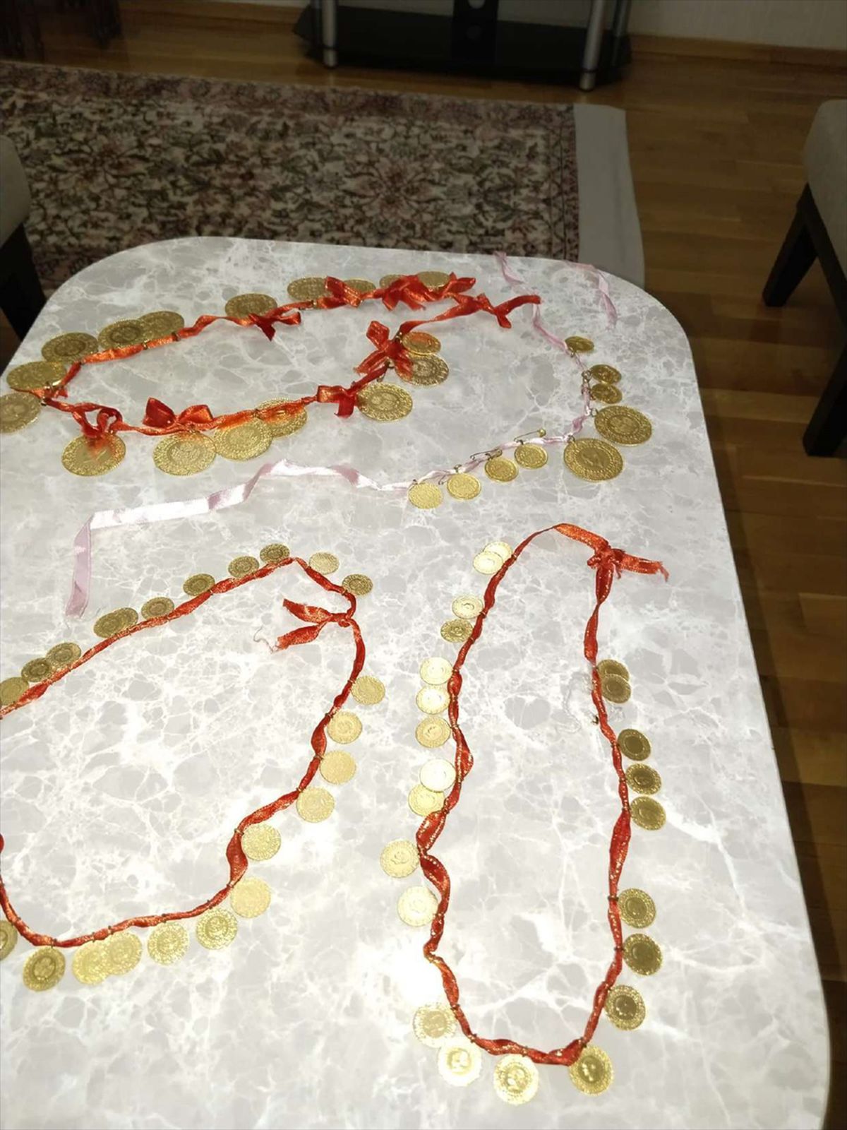 Kız kardeşler 40 milyon lira dolandırıldı