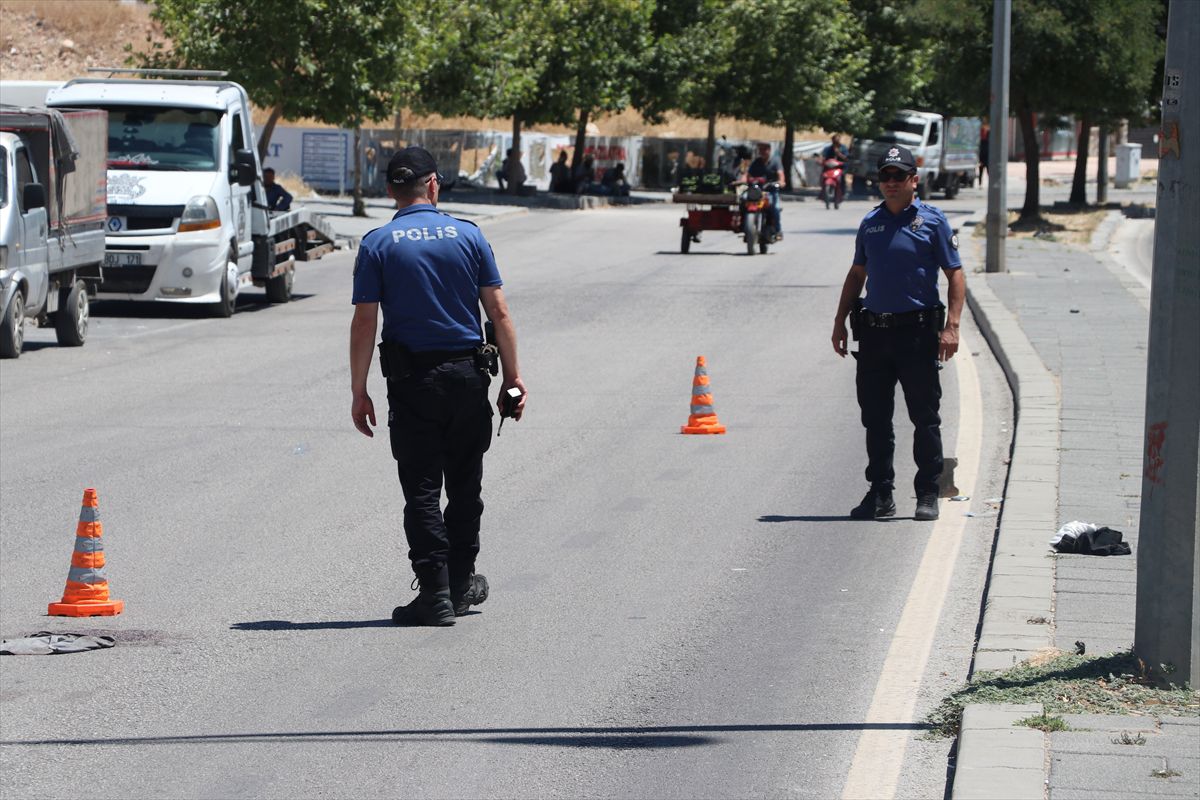 Boşanma aşamasındaki eşi kadını vurdu