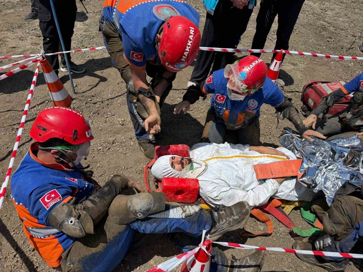 Hakkari'de UMKE Eğitim Kampı Tamamlandı