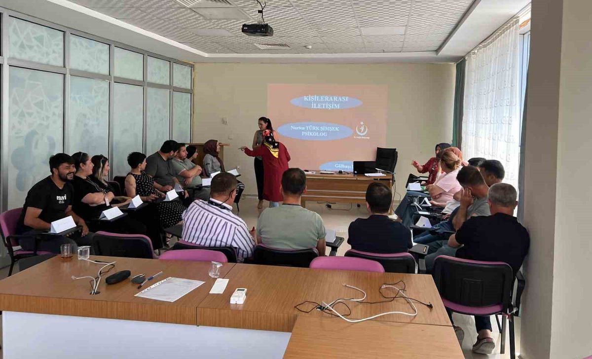 Gölbaşı Devlet Hastanesi'nde 'Kişiler Arası İletişim' Eğitimi