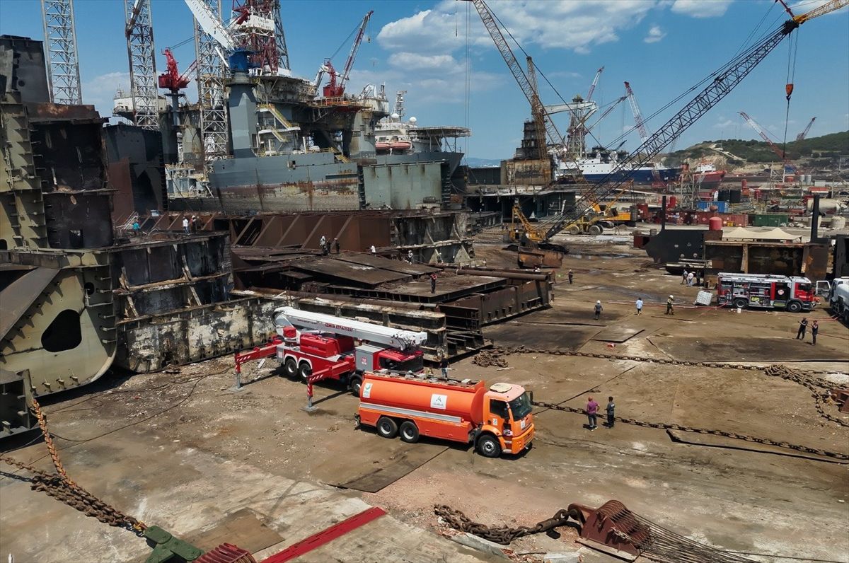 Aliağa'da tanker gemisinde yangın söndürüldü