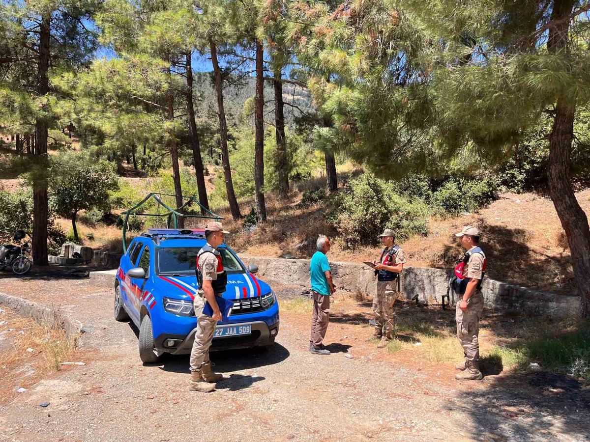 Gaziantep'te jandarmadan orman yangınlarına karşı bilgilendirme ve devriye