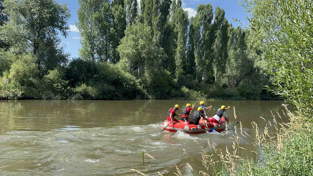 Kars'ta İlk Rafting Kampı Başladı