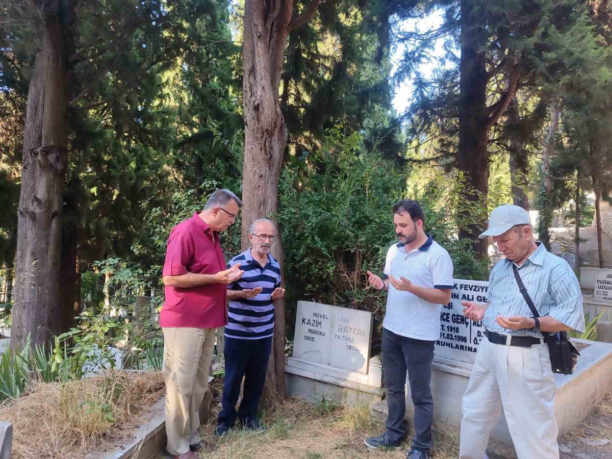 Bursa'nın Hafızası Kazım Baykal ve Prof. Dr. Halil İnalcık Mezarları Başında Anıldı