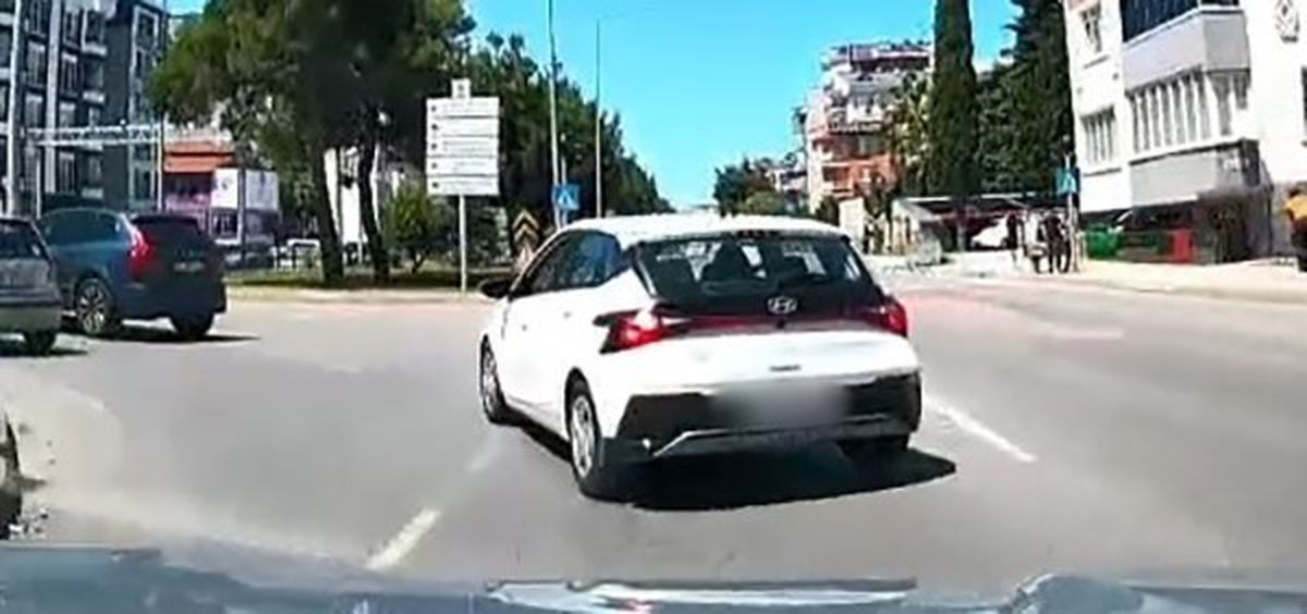 Samsun'da kontrolsüz şerit değiştirme kazaya ramak kaldı