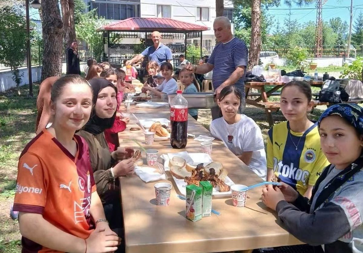 Kumru'da Yaz Kur'an Kursu Öğrencilerine Piknik Etkinliği