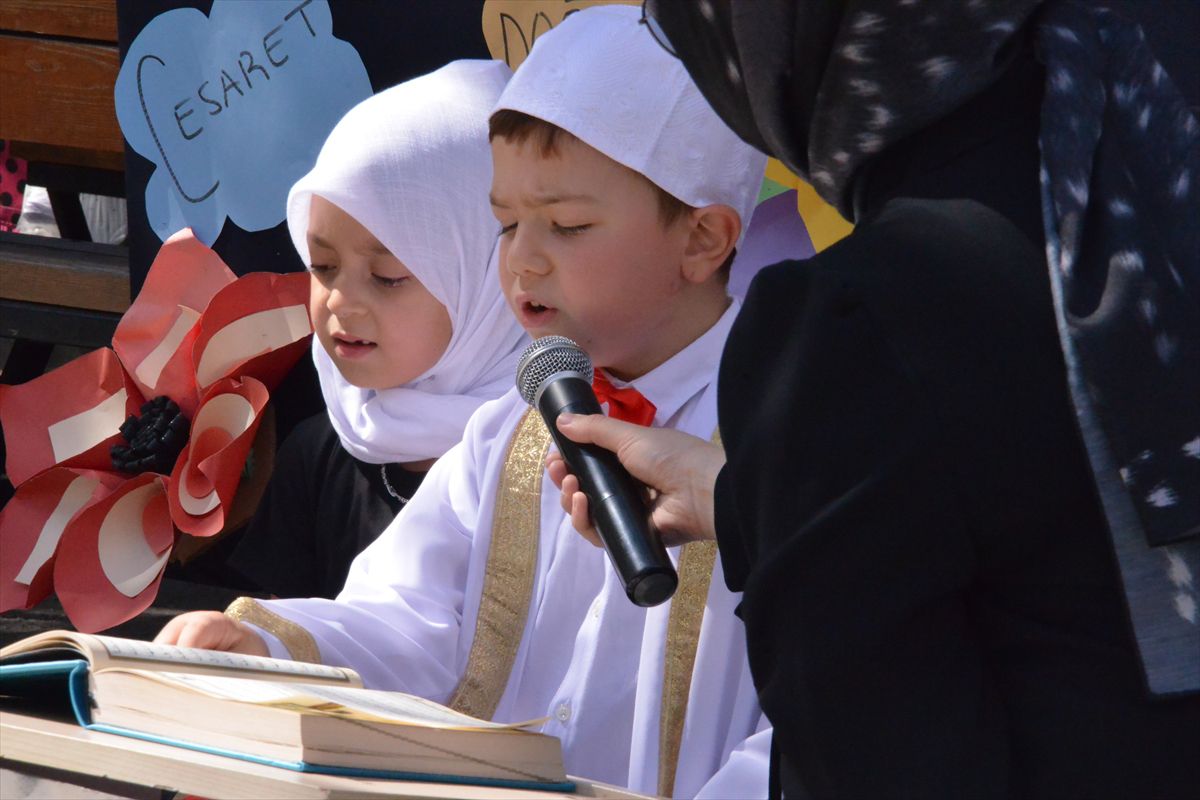 Kütahya'da Kur'an Kursu öğrencileri için düzenlenen şenlikten bir görüntü