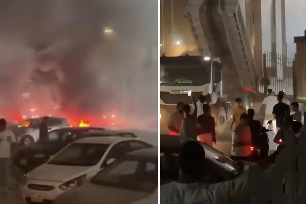 Libya'nın başkenti Trablus'ta elektrik kesintilerine karşı protesto eden kalabalık.