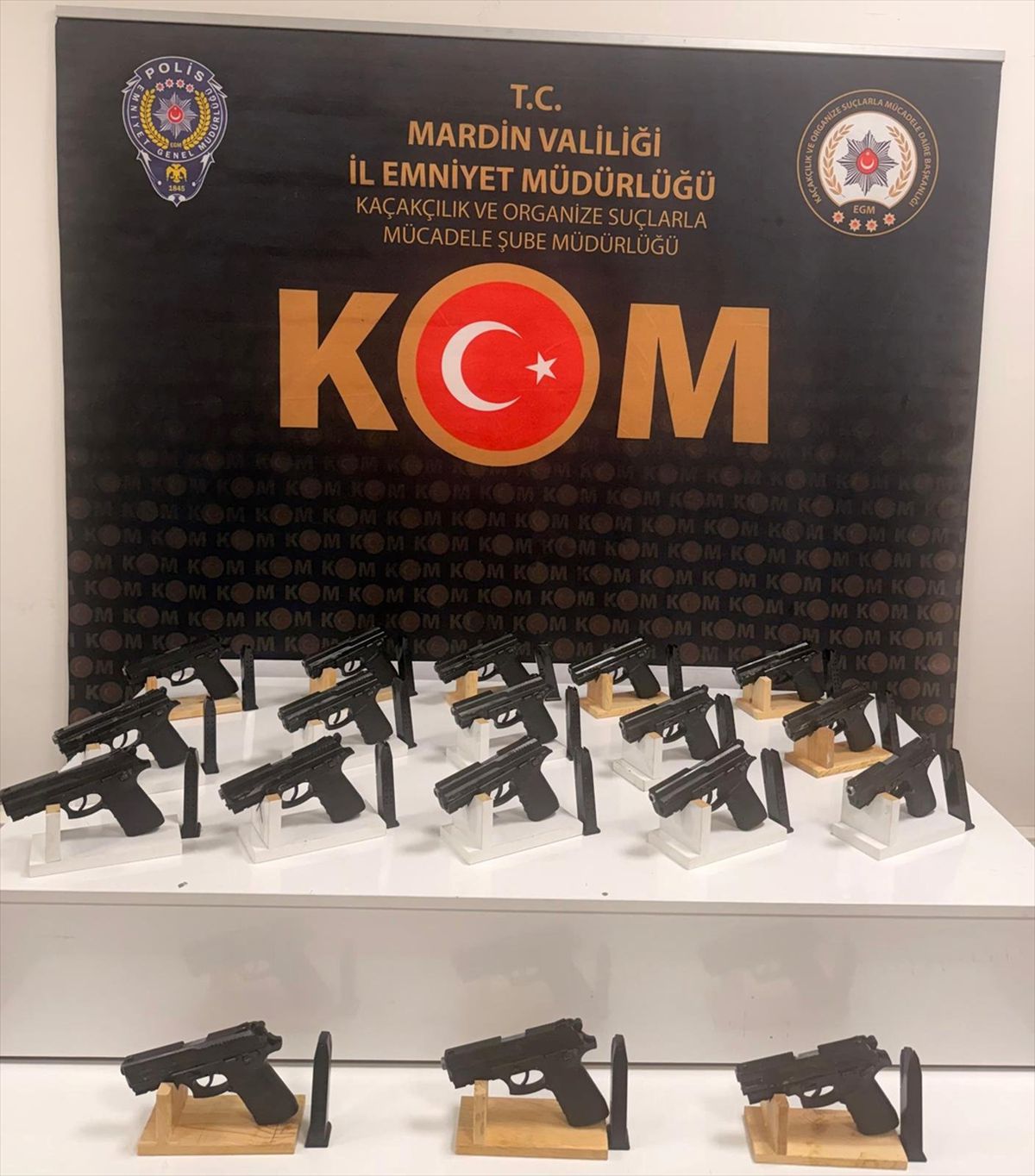 Mardin'de 18 Ruhsatsız Tabanca Ele Geçirildi
