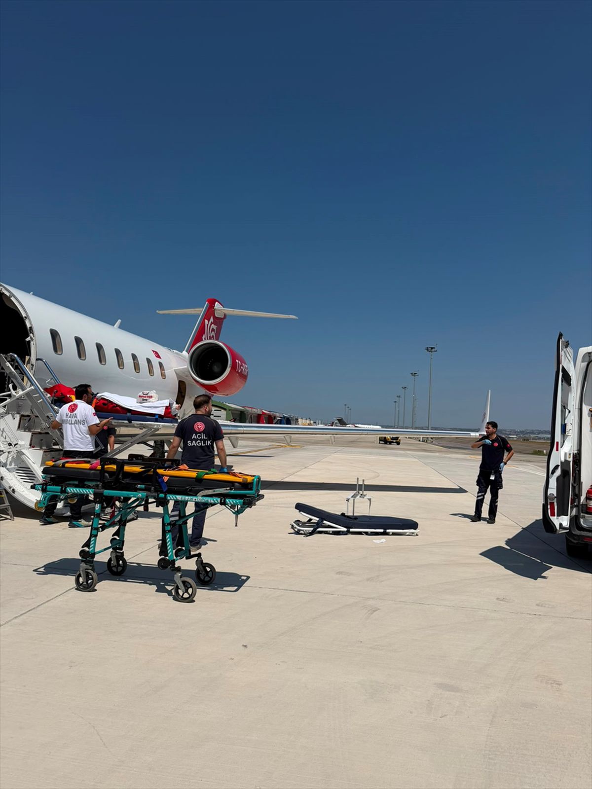 Mısır'da kaza geçiren 3 Türk, hava ambulansıyla getirildi