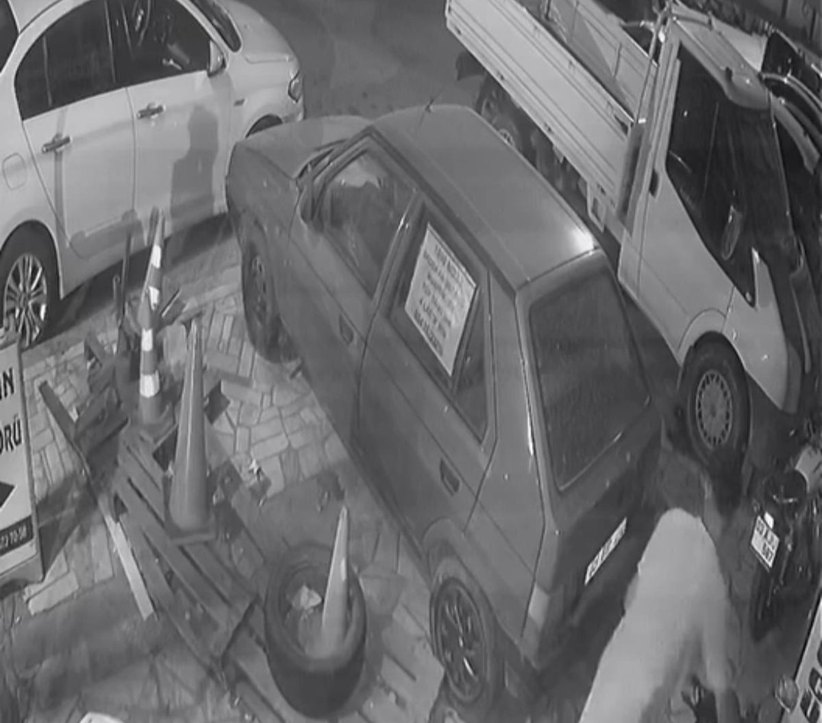 Afyonkarahisar'da Park Halindeki Motosikleti İki Genç Çaldı