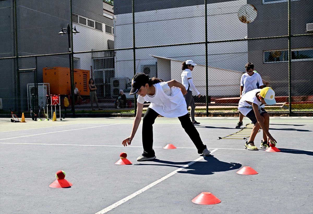 Muratpaşa’da ücretsiz tenis eğitimi