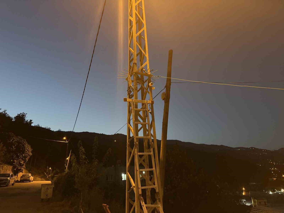 Osmaniye’de elektrik direğine kamera takarken akıma kapılan işçi ağır yaralandı